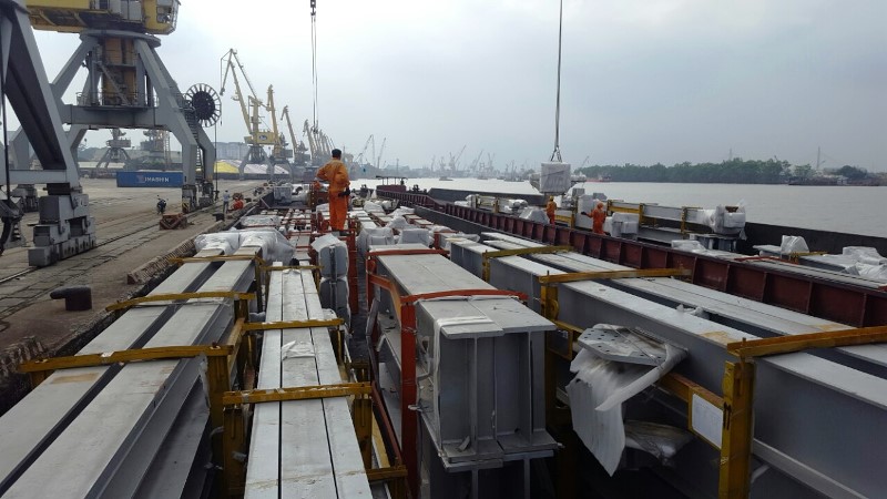 Vietranstimex vận chuyển và bàn giao lô hàng rời đầu tiên của dự án nhà máy nhiệt điện Hải Dương